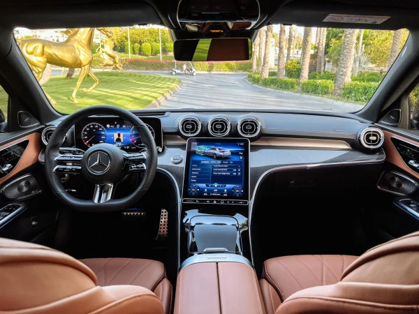  White Mercedes C200 Photo 4