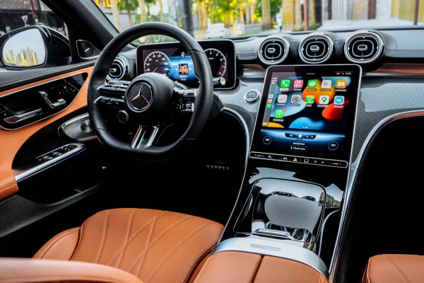  White Mercedes C200 Photo 5