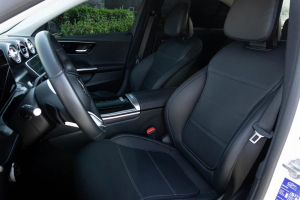  White Mercedes C200 Photo 5