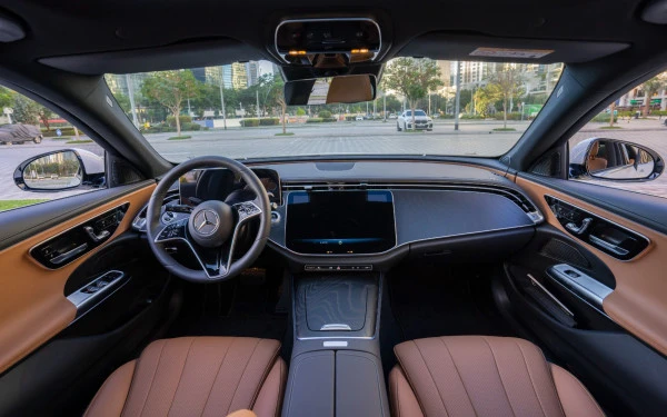  White Mercedes E200 Photo 9