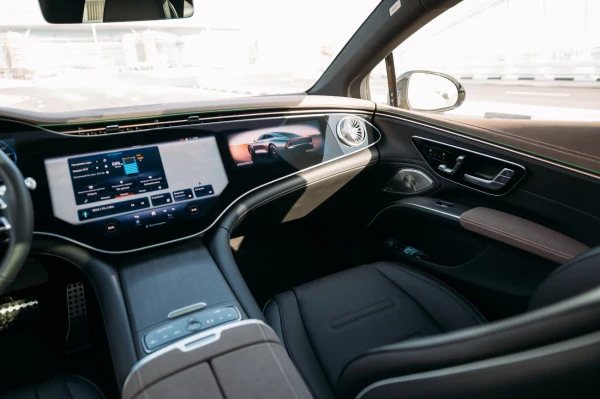  White Mercedes EQS 53 AMG Photo 6