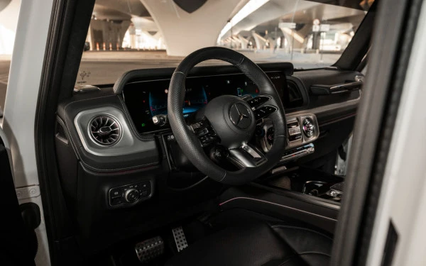  White Mercedes G63 AMG Photo 7