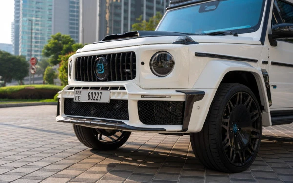  White Mercedes G63 Brabus Kit Photo 4