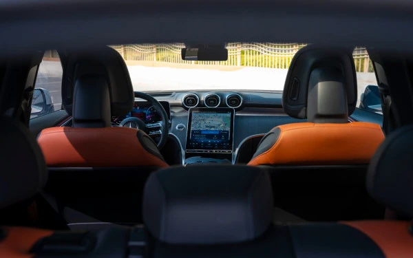  White Mercedes GLC 200 SUV Photo 10