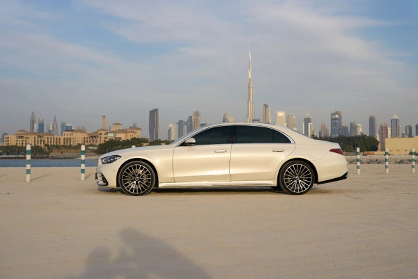  White Mercedes S580 Photo 3