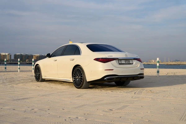  White Mercedes S580 Photo 4