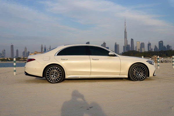  White Mercedes S580 Photo 5