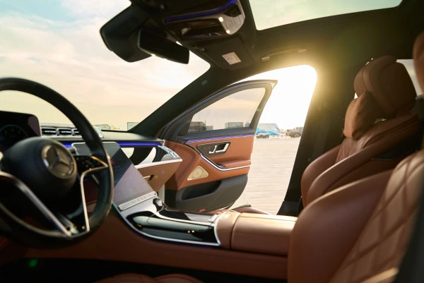  White Mercedes S580 Photo 6