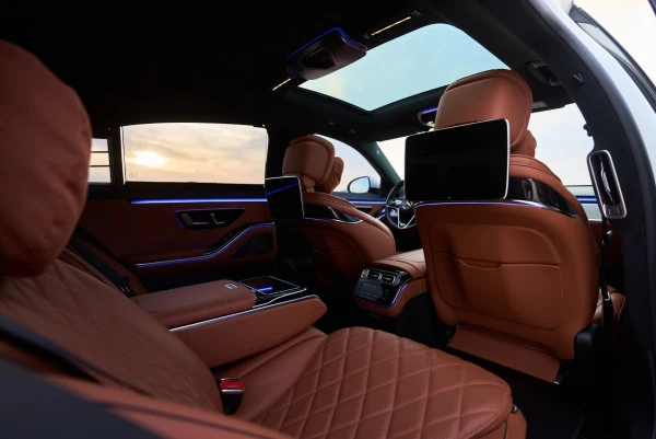  White Mercedes S580 Photo 10