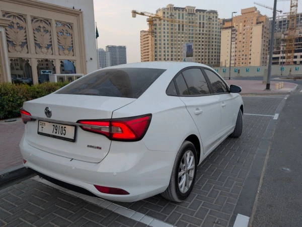  White MG5 Photo 2