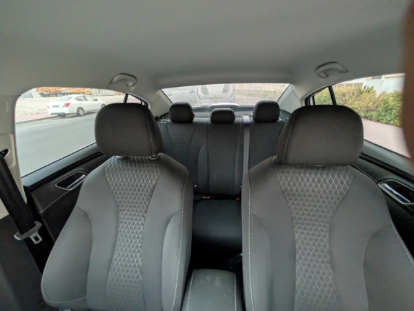  White MG5 Photo 4