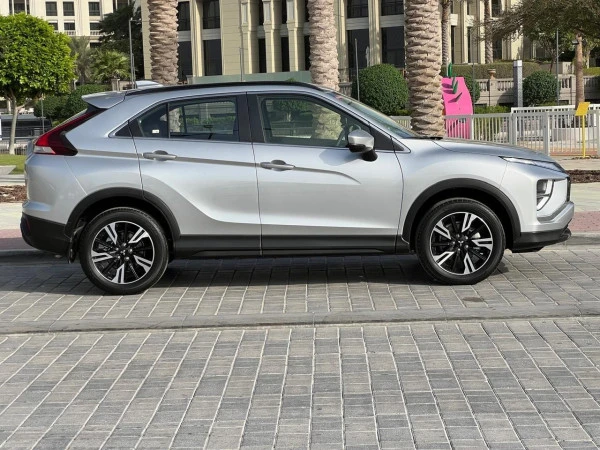  White Mitsubishi Eclipse Photo 2