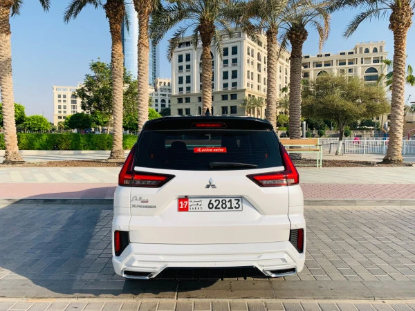 White Mitsubishi Xpander Photo 7