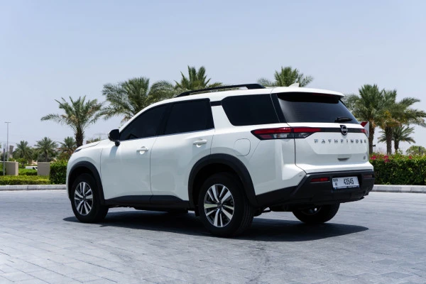  White Nissan Pathfinder Photo 3