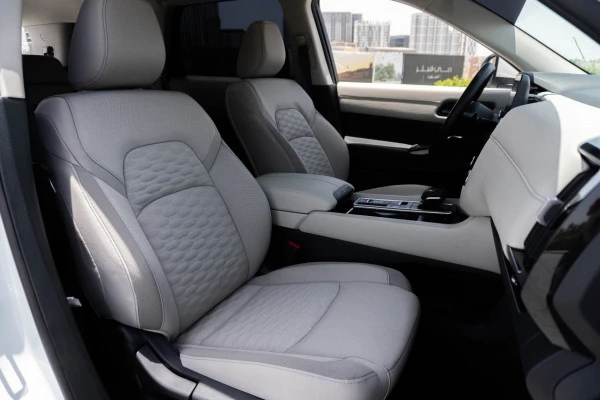  White Nissan Pathfinder Photo 6