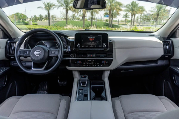  White Nissan Pathfinder Photo 10