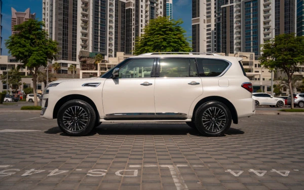  White Nissan Patrol Platinum V6 Photo 3