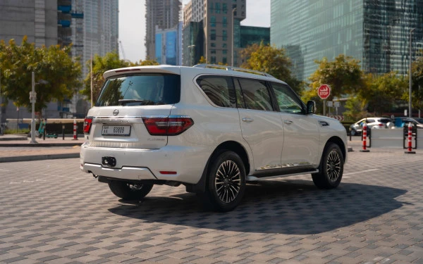 White Nissan Patrol Platinum V6 Photo 4