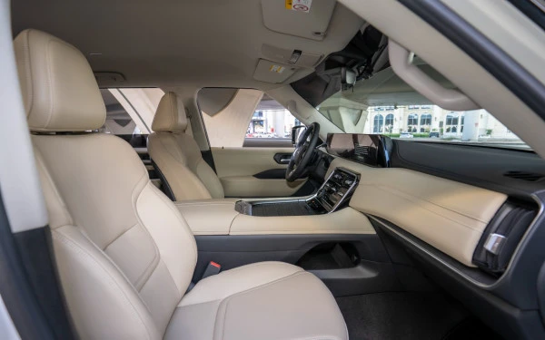  White Nissan Patrol Platinum V6 Photo 6