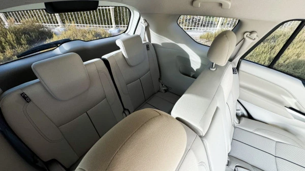  White Nissan Xterra Photo 7