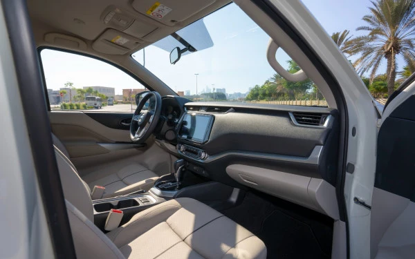  White Nissan Xterra Photo 6