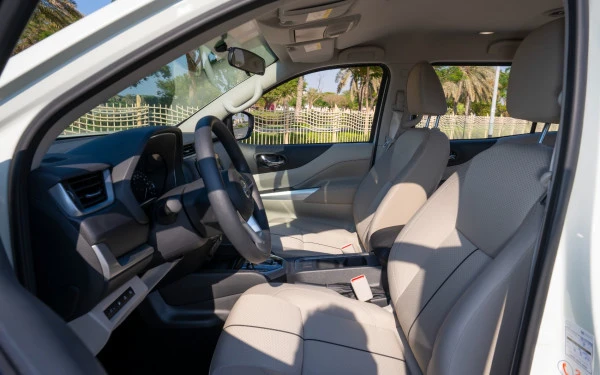  White Nissan Xterra Photo 7