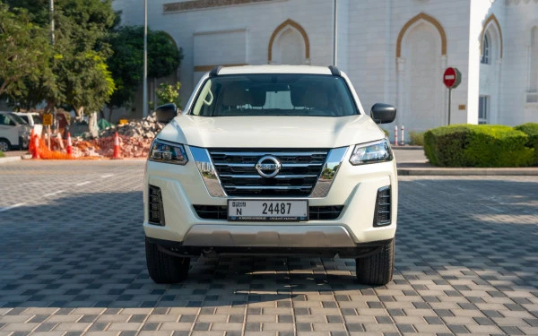  White Nissan Xterra Photo 4