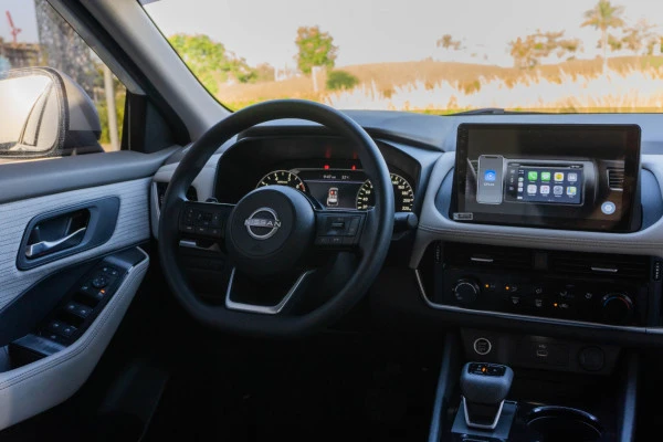  White Nissan Xtrail Photo 8