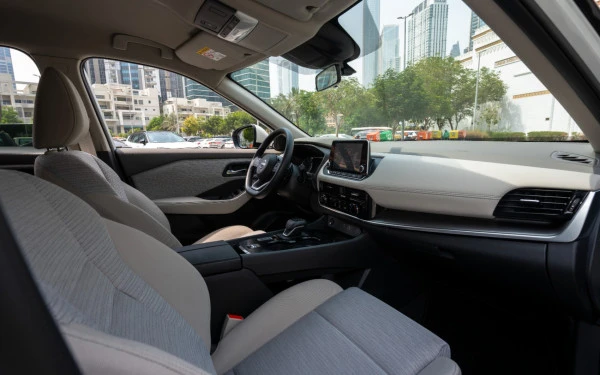  White Nissan X-Trail Photo 13