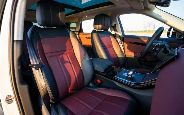  White Range Rover Evoque Photo 7