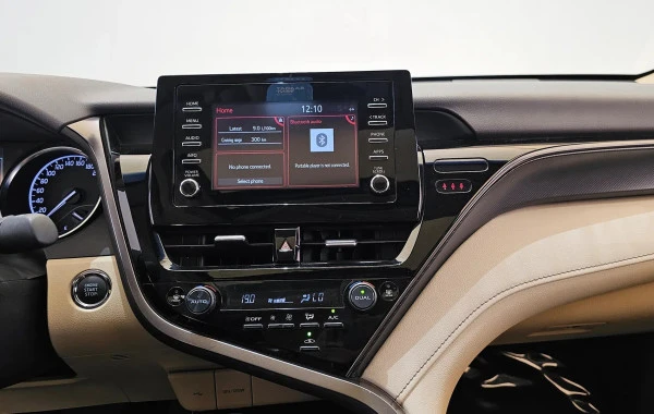  White Toyota Camry Photo 4