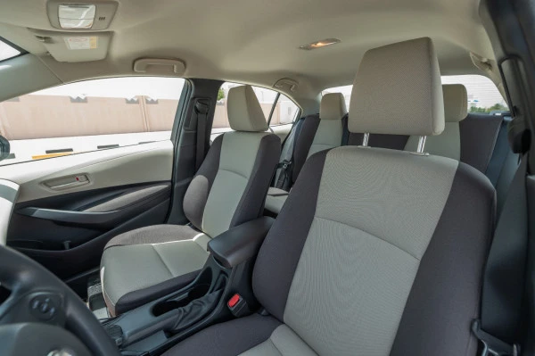  White Toyota Corolla Photo 12