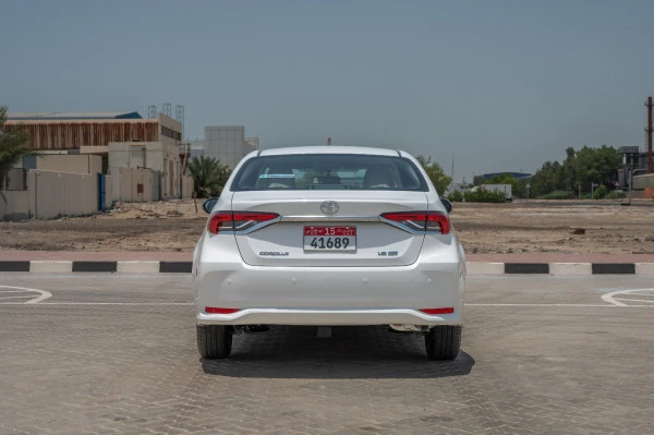  White Toyota Corolla Photo 4