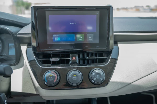  White Toyota Corolla Photo 10