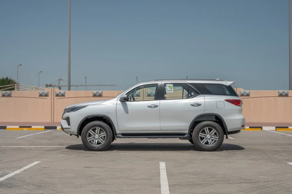  White Toyota Fortuner Photo 2