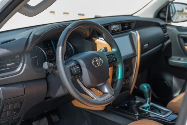  White Toyota Fortuner Photo 4