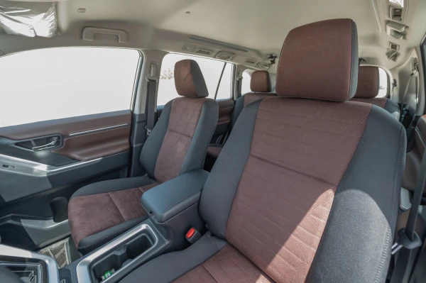  White Toyota Innova Photo 11