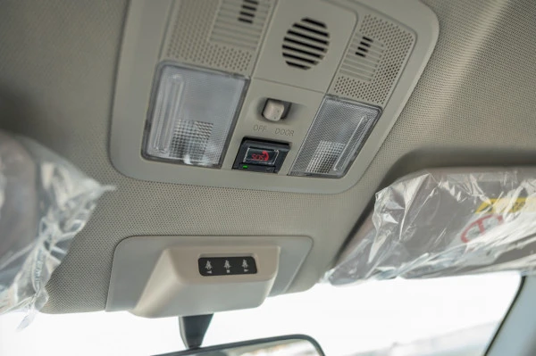  White Toyota Raize Photo 5