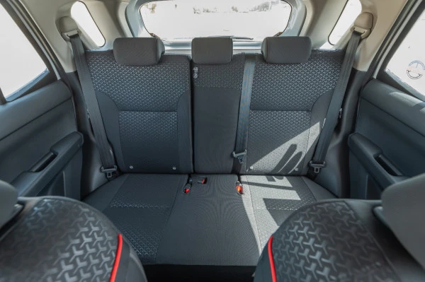  White Toyota Raize Photo 9