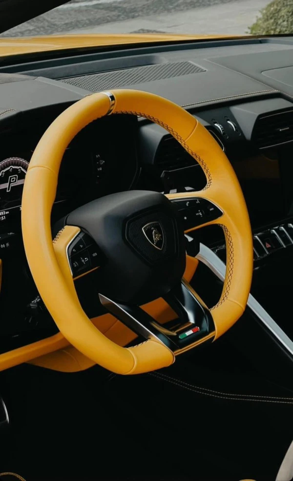  Yellow Lamborghini Urus Photo 2